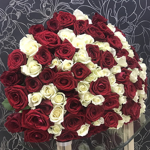 

FLORPRO 101 роза Ред Наоми и Аваланч 50 см, 101 роза Ред Наоми и Аваланч 50 см
