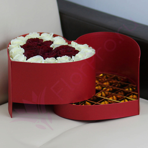 

FLORPRO Красно-белое сердце из 25 роз в коробке с конфетами, Красно-белое сердце из 25 роз в коробке с конфетами