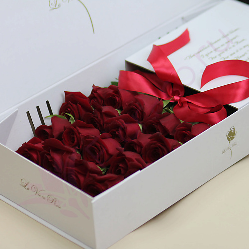 

FLORPRO 25 красных роз в коробке, 25 красных роз в коробке