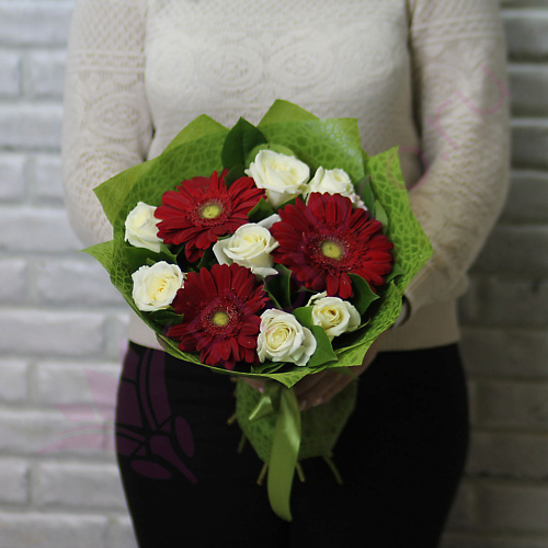 

FLORPRO Красные герберы и белые розы, Красные герберы и белые розы
