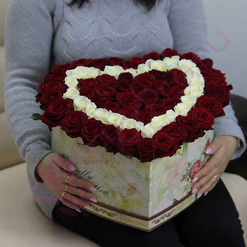 

FLORPRO Сердце из 75 роз, Сердце из 75 роз