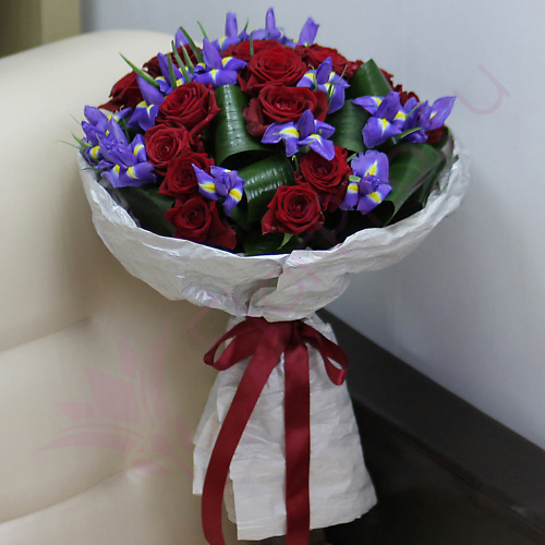 

FLORPRO Красные розы и синие ирисы, Красные розы и синие ирисы