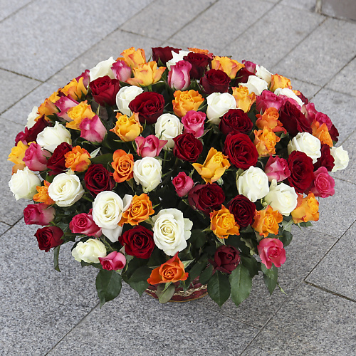 

FLORPRO 101 Роза (Кения) микс в корзине, 101 Роза (Кения) микс в корзине