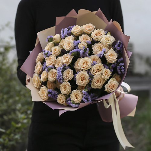 

FLORPRO Букет из 11 кремовых кустовых роз со статицей в дизайнерской упаковке, Букет из 11 кремовых кустовых роз со статицей в дизайнерской упаковке