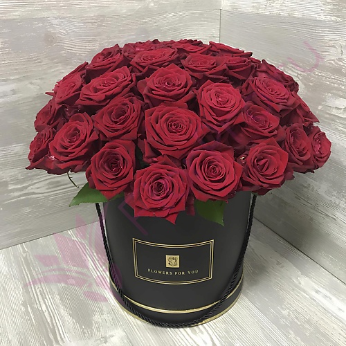 

FLORPRO 51 красная роза Ред Наоми в черной шляпной коробке, 51 красная роза Ред Наоми в черной шляпной коробке