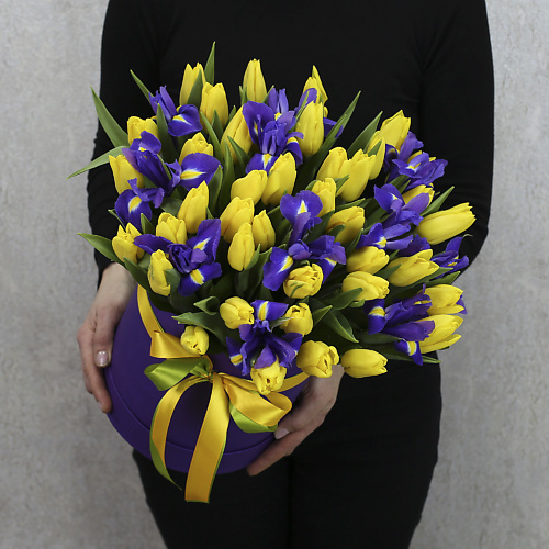 

FLORPRO Коробка из 51 желтого тюльпана и синего ириса, Коробка из 51 желтого тюльпана и синего ириса