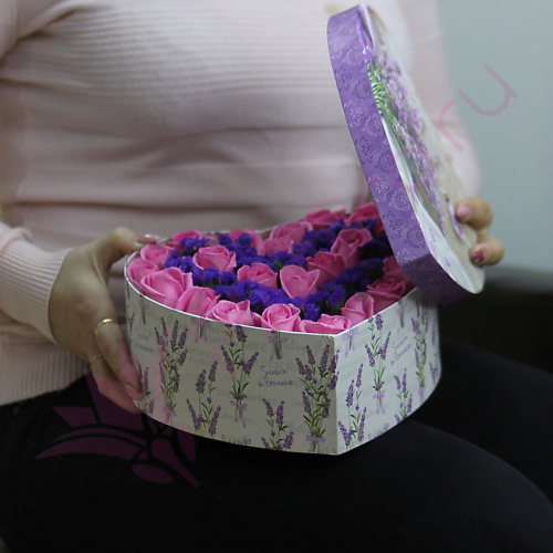 

FLORPRO Сердце из розовых роз в коробке, Сердце из розовых роз в коробке