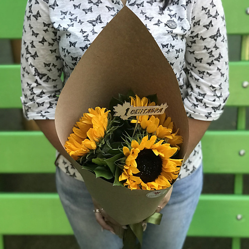 

FLORPRO 3 подсолнуха с зеленью в крафте, 3 подсолнуха с зеленью в крафте