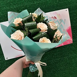 Букет экспресс из кремовых роз