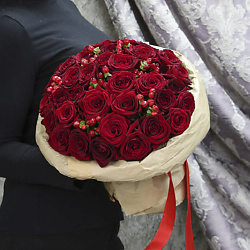Букет из 35 красных роз «Алый соблазн»