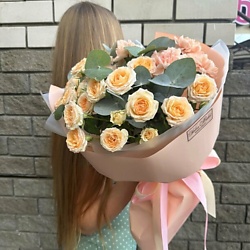 Букет с гвоздикой и кустовой розой