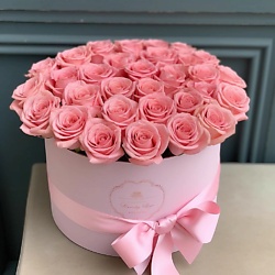 Букет из 25 розовых роз в розовой коробке