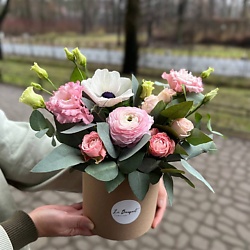 Анимоны с ранункулюсами эустомой и пионовидными розами