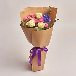Букет из роз и ирисов "Лермонтов"