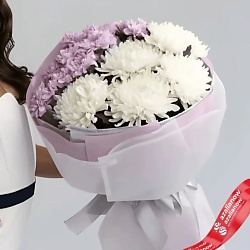 Букет из одноголовых и кустовых хризантем
