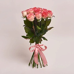 Букет из 19 бело-розовых роз 50 см