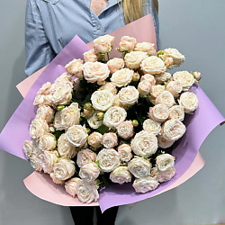 Букет из 21 нежно-розовой кустовой розы
