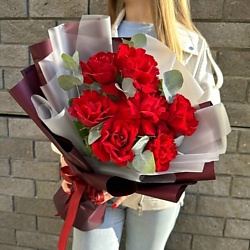 7 Красных роз с эвкалиптом