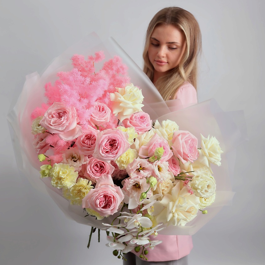 Изображение товара Дизайнерский букет ПОВОД НАЙДЕТСЯ из свежих цветов, Сингапур