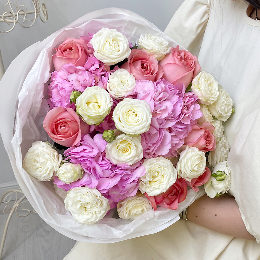 Изображение товара ELEVEN FLOWERS Микс из пионовидных роз и гортензий, 1 шт.