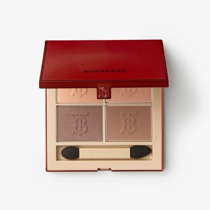 Изображение товара Burberry Палетка теней Festive Eye Quad Iconic Honey 01 для яркого макияжа глаз