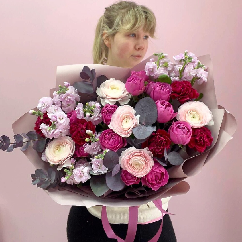 Изображение товара ЗАЦВЕТАЙ. ЦВЕТОЧНЫЙ БУТИК Авторский букет «Истинно Розовый» с ранункулюсами и сортовыми розами, 1 шт.