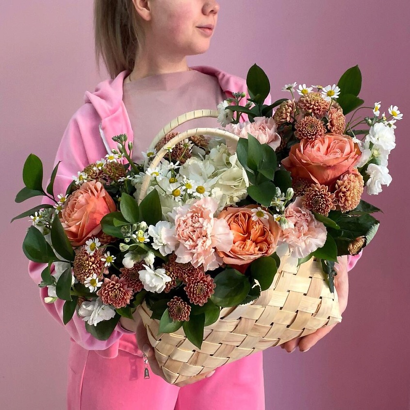 Изображение товара ЗАЦВЕТАЙ. ЦВЕТОЧНЫЙ БУТИК Корзина bottega с цветами «Абрикосовое кантри », 1 шт.