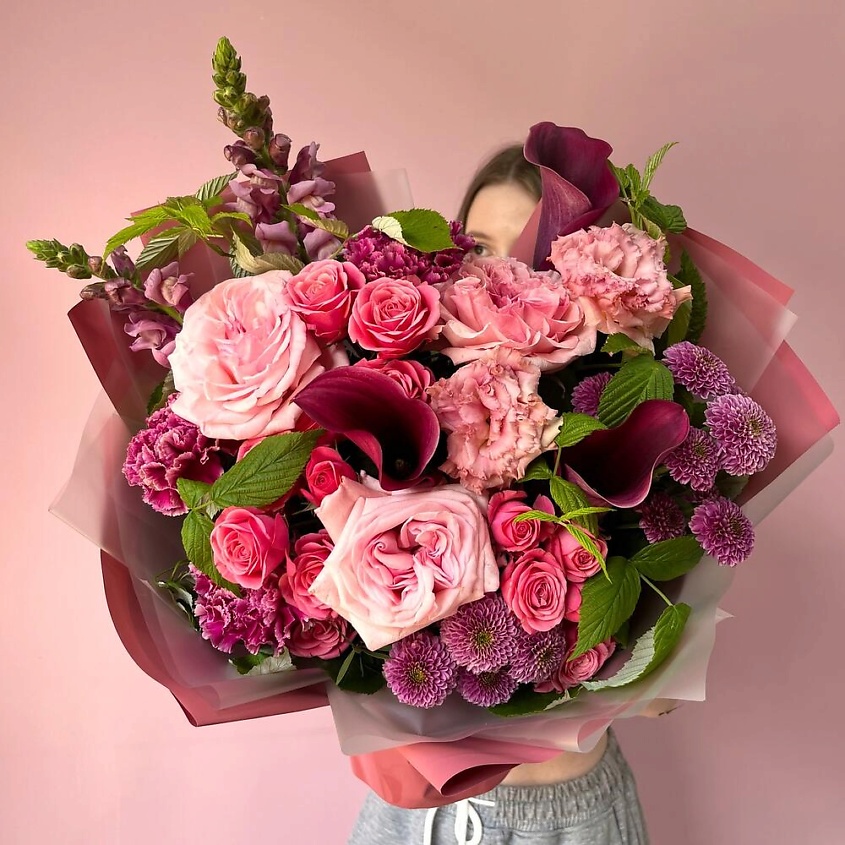 Изображение товара ЗАЦВЕТАЙ. ЦВЕТОЧНЫЙ БУТИК Авторский премиум букет «Сливовый пирог» с каллами и розами, 1 шт.