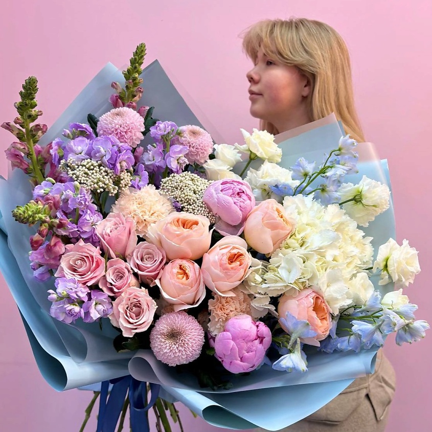 Изображение товара ЗАЦВЕТАЙ. ЦВЕТОЧНЫЙ БУТИК Премиум букет «Парадайз» с пионами и Дэвидом остином, 1шт