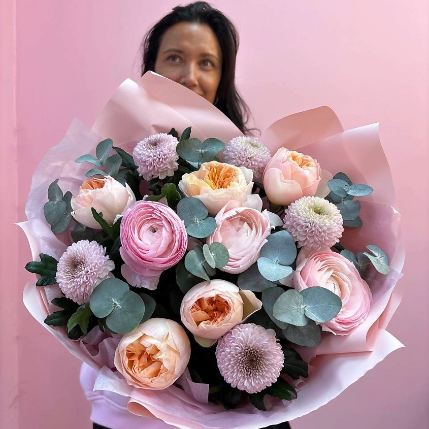 Изображение товара ЗАЦВЕТАЙ. ЦВЕТОЧНЫЙ БУТИК Премиум букет «розовый ангел» на основе ранункулюсов и роз Дэвида Остина, 1 шт.