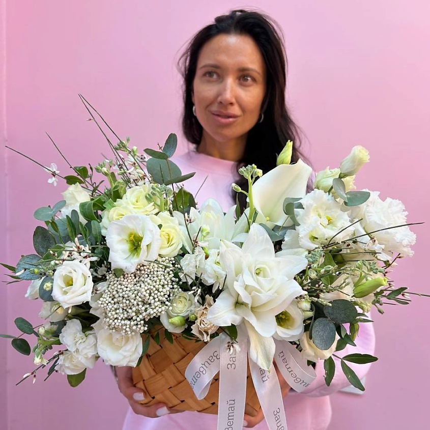 Изображение товара ЗАЦВЕТАЙ. ЦВЕТОЧНЫЙ БУТИК Корзина с пионовидной лилией «чистая любовь», 1 шт.