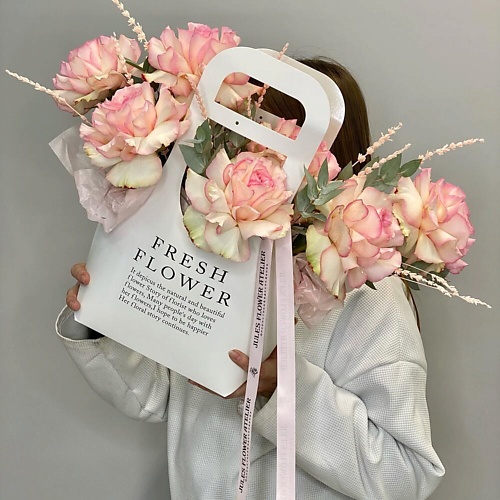 

JULES FLOWER ATELIER «Шебби шик» Цветы в коробке с французской розой и лавандой, «Шебби шик» Цветы в коробке с французской розой и лавандой