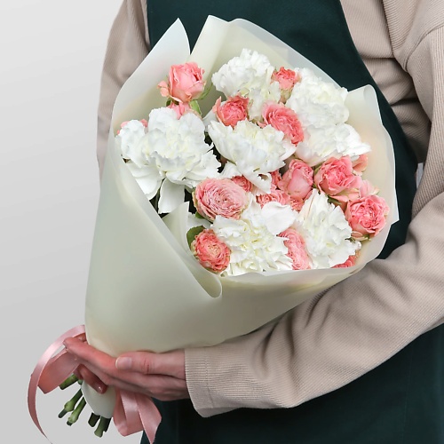 

STUDIO FLORISTIC Букет из кустовых Роз и Диантуса «Нежный свет», Букет из кустовых Роз и Диантуса «Нежный свет»
