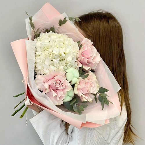 

JULES FLOWER ATELIER «Фланель» букет из гортензии и роз, «Фланель» букет из гортензии и роз
