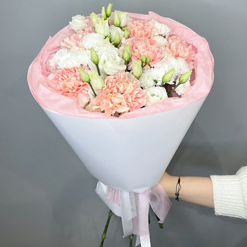 ELEVEN FLOWERS Воздушный букет из эустомы и диантусов 4700₽