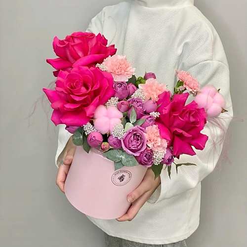 

JULES FLOWER ATELIER «Вишневое суфле» Цветы в коробке с пионовидной розой, «Вишневое суфле» Цветы в коробке с пионовидной розой