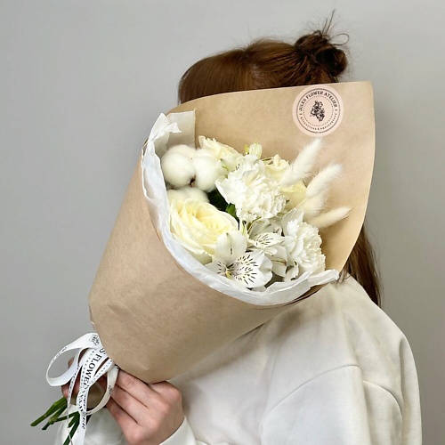 

JULES FLOWER ATELIER "Ваниль" Букет с белыми розами ,хлопком и альстромериями, "Ваниль" Букет с белыми розами ,хлопком и альстромериями
