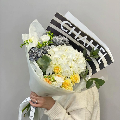 

JULES FLOWER ATELIER «Сливки» букет с гортензией, гвоздикой и фрезией, «Сливки» букет с гортензией, гвоздикой и фрезией