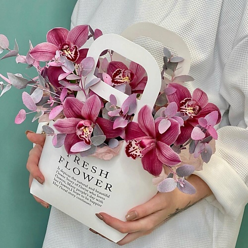 

JULES FLOWER ATELIER «Сакура» композиция из орхидеи и эвкалипта, «Сакура» композиция из орхидеи и эвкалипта