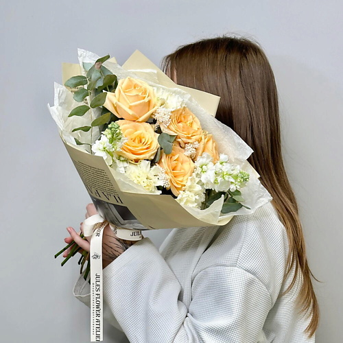 

JULES FLOWER ATELIER «Apricot jam» букет из роз , матиолы и диантусов, «Apricot jam» букет из роз , матиолы и диантусов