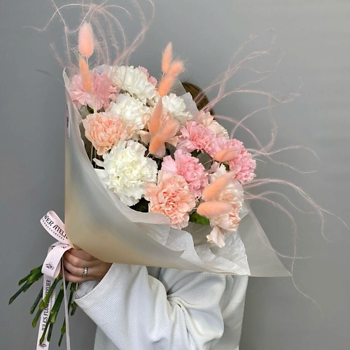 JULES FLOWER ATELIER «Малибу» Букет из гвоздики,лагуруса и стифы