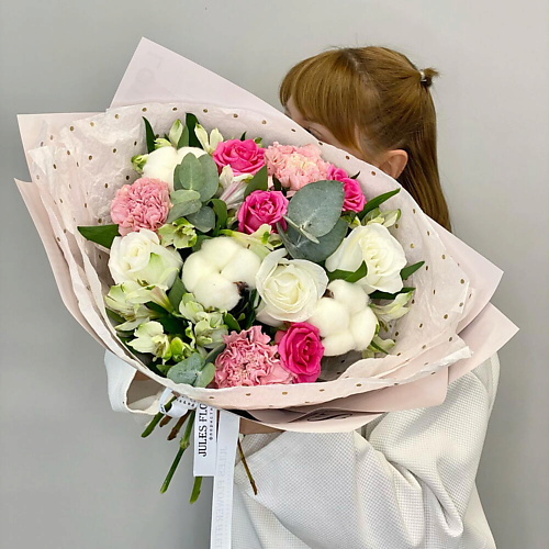 

JULES FLOWER ATELIER «Лола Роза» букет с розами, альстромерией и диантусами, «Лола Роза» букет с розами, альстромерией и диантусами