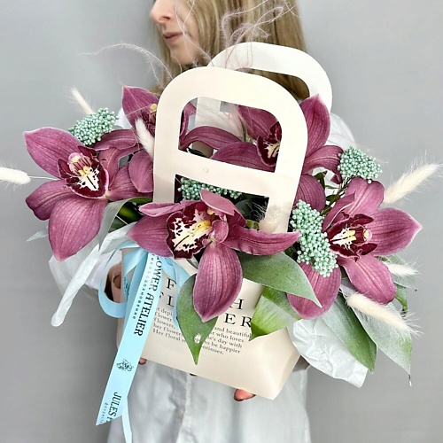 

JULES FLOWER ATELIER «Нежность тропиков» букет из орхидей, кустовой розы и трахелиума, «Нежность тропиков» букет из орхидей, кустовой розы и трахелиума