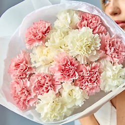 "Нежность" монобукет из розовых и белых диантусов