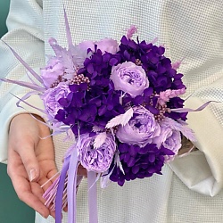 «Аметист» букет из стабилизированных роз, гортензии, озотамнуса и пустырника