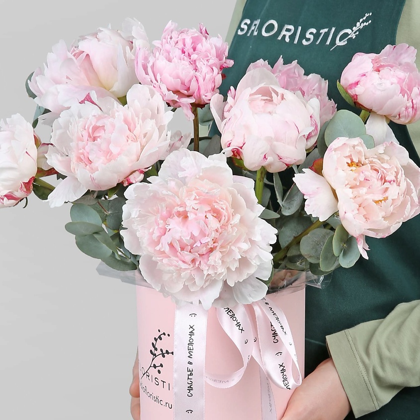 Изображение товара Композиция из пионов Искры счастья 9 шт в шляпной коробке