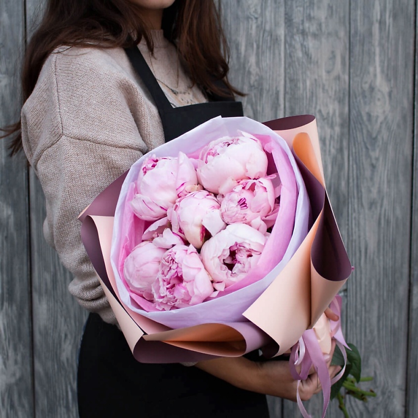 Изображение товара Букет из 7 розовых пионов - красивый подарок с доставкой
