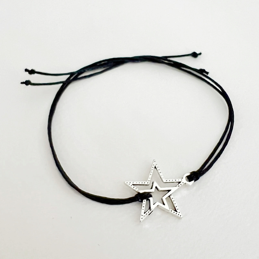 Изображение товара Браслет желаний с символом на красной нити от бренда Сочиняй мечты