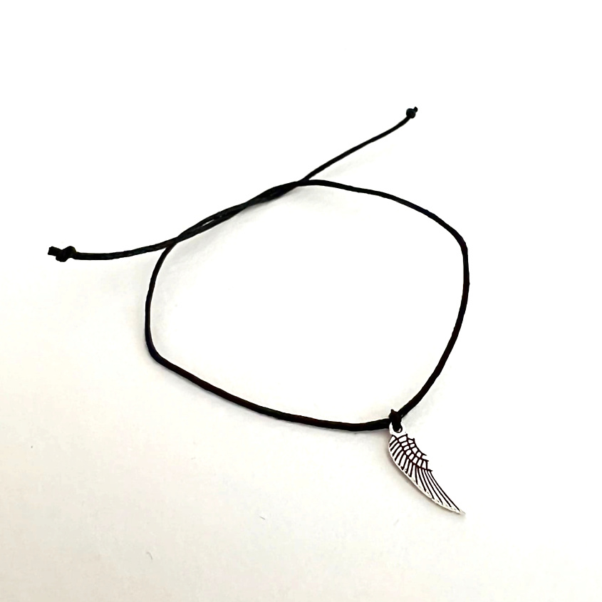 Изображение товара Браслет желаний с символом на красной нити от бренда Сочиняй мечты