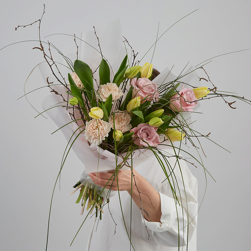 Изображение товара Весенний букет с лимонными тюльпанами и розами от BIM BUKET IN MOSCOW